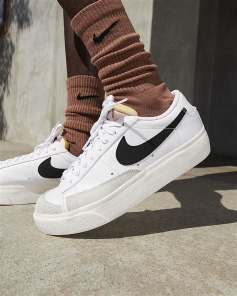 nike blazer dunkelrot damen|Nike Blazer low platform boots.